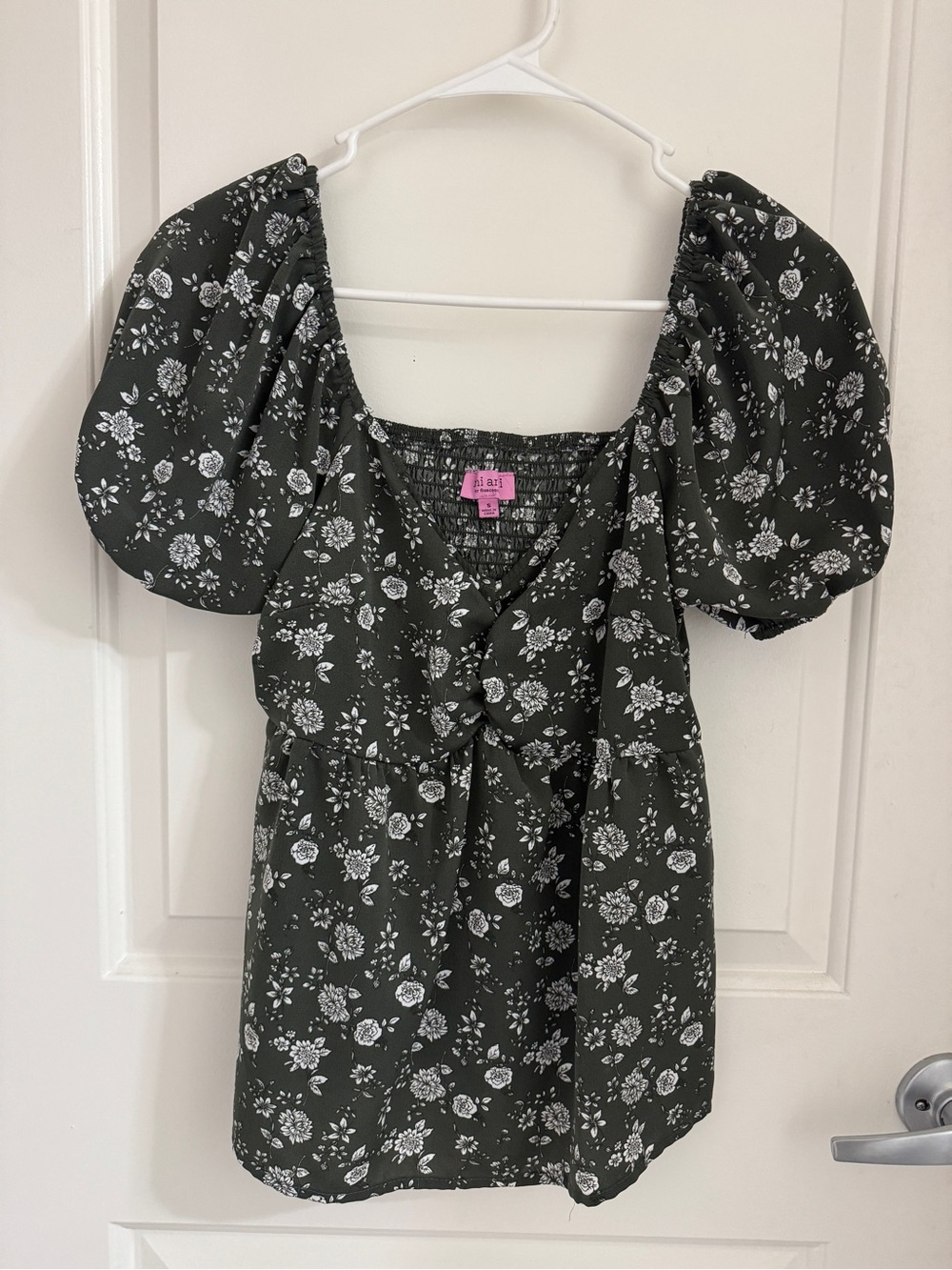 Francesca’s Floral Green Blouse